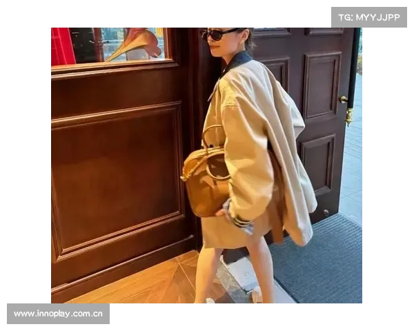 “短+长”越来越火了,这样穿时髦好看 “短+长”越来越火了,这样穿时髦好看